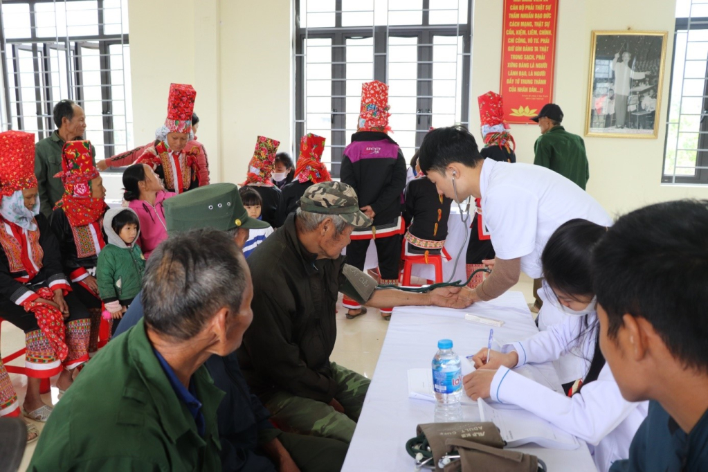 Chương trình khám phát thuốc miễn phí cho người già và trẻ em