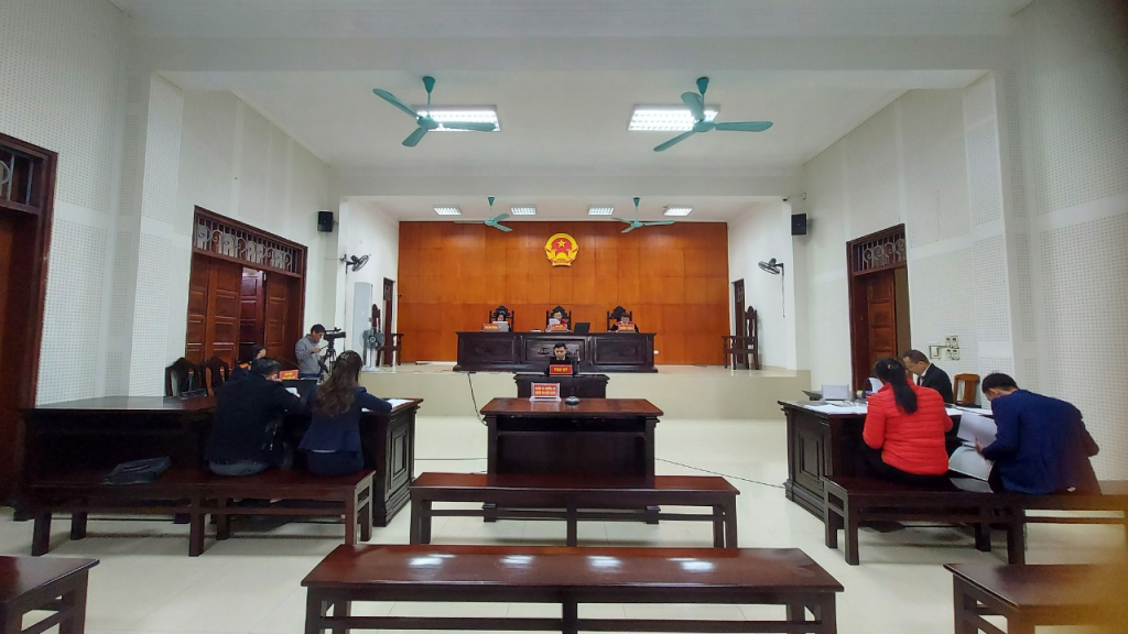 Một phiên xét xử án hành chính tại TAND tỉnh.