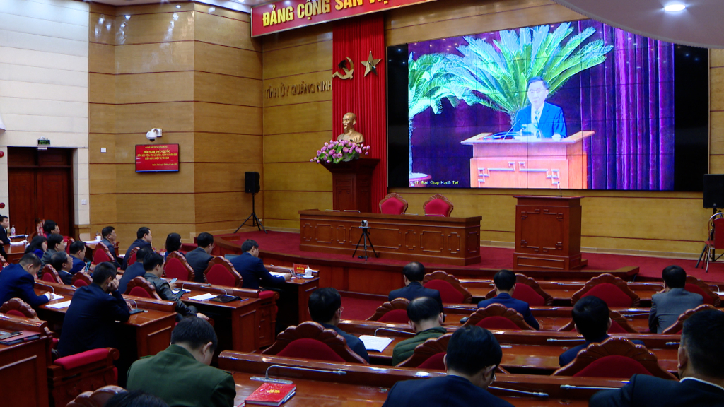 Đồng chí Trần Cẩm Tú, Ủy viên Bộ Chính trị, Chủ nhiệm Ủy ban Kiểm tra Trung ương phát biểu tại hội nghị