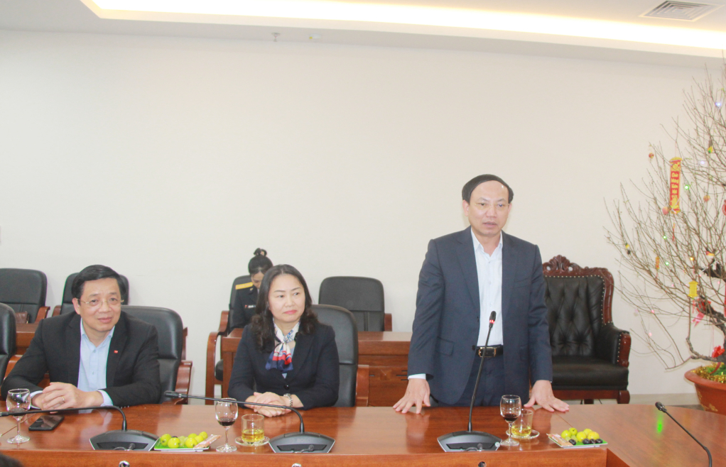 Đồng chí Nguyễn Xuân Ký, Ủy viên Trung ương Đảng, Bí thư Tỉnh ủy, Chủ tịch HĐND tỉnh, phát biểu tại buổi thăm, chúc Tết.