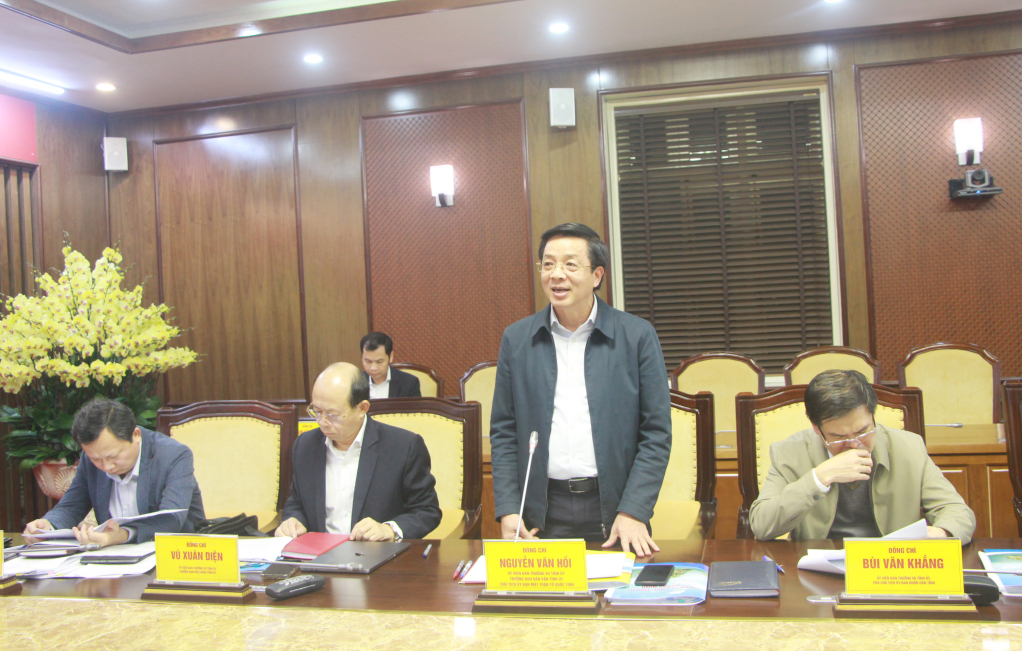 Đồng chí Nguyễn Văn Hồi, Trưởng Ban Dân vận Tỉnh ủy, Chủ tịch Ủy ban MTTQ tỉnh, phát biểu tại hội nghị.