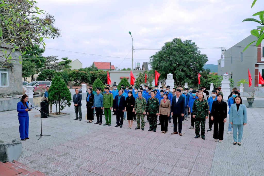Trung tâm Chính trị TX Đông Triều tổ chức chuyến nghiên cứu thực tế và tham gia các hoạt động thanh niên tình nguyện tại xã Tràng Lương cho học viên Lớp bồi dưỡng nhận thức về Đảng K96.