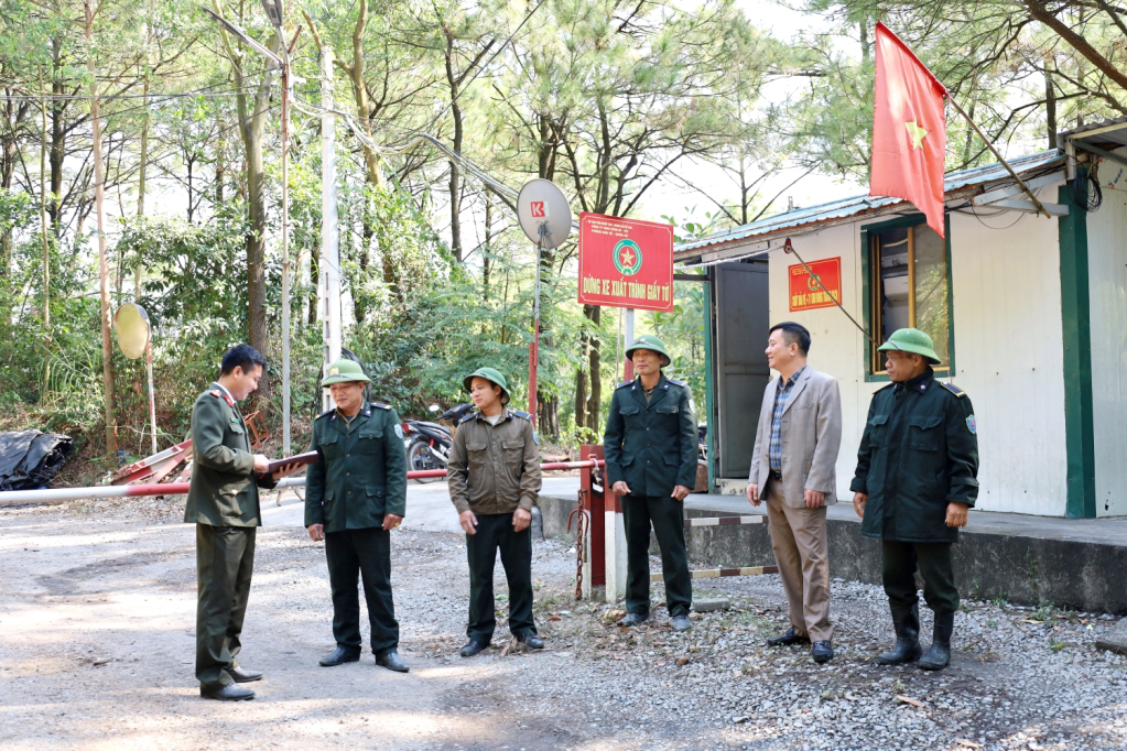 Lực lượng bảo vệ tại trạm, chốt của Công ty than Uông Bí - TKV thường xuyên tuần tra, kiểm soát đảm bảo ANTT.