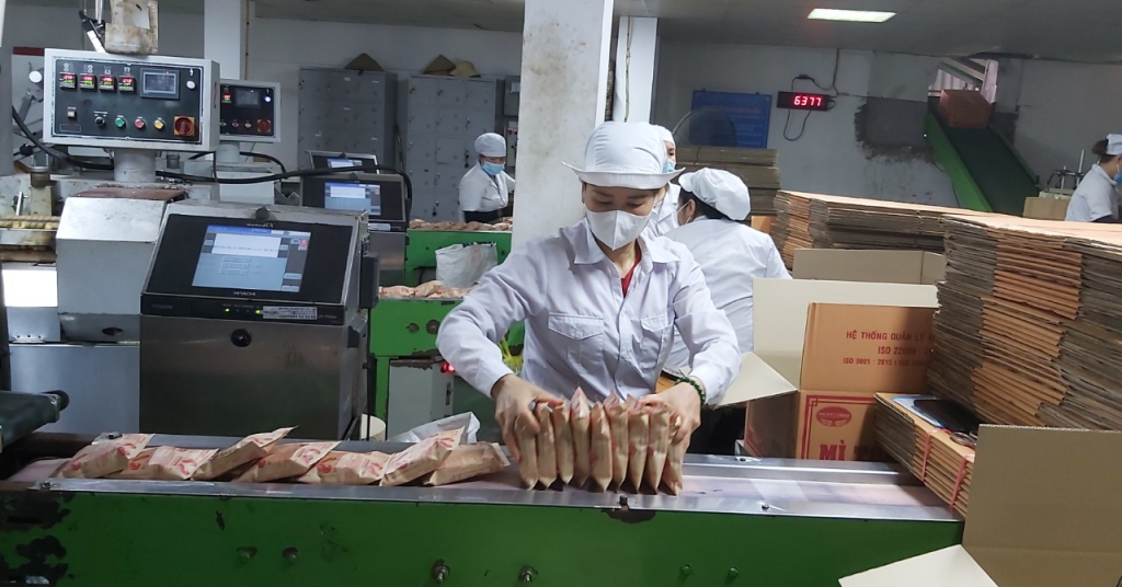 CNLĐ Công ty CP Kỹ nghệ thực phẩm Thái Lan hăng say lao động sản xuất.