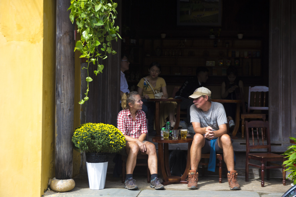 Foreigners delight in Hoi An's Tet experiences