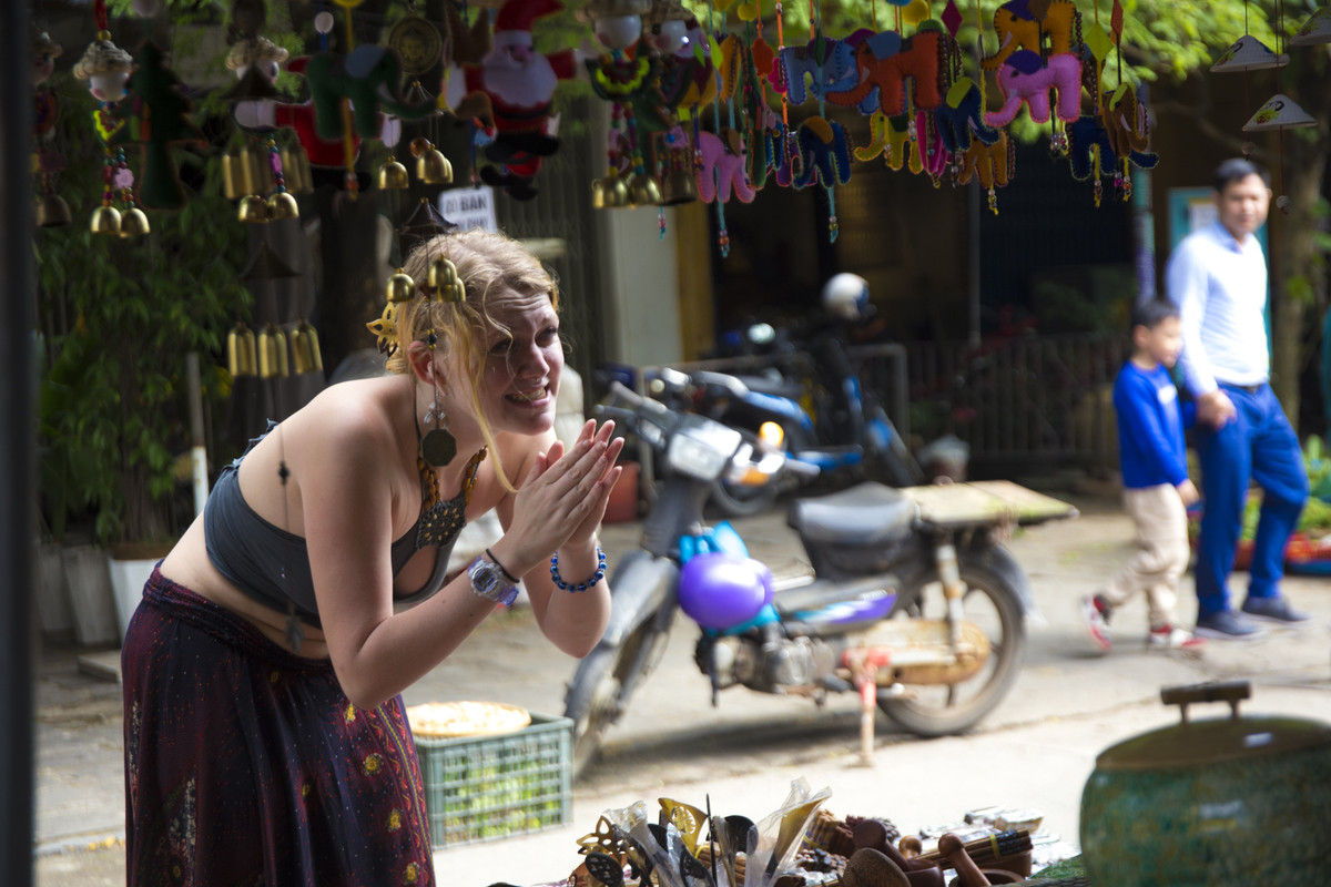 Foreigners delight in Hoi An's Tet experiences