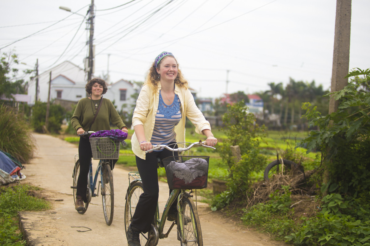 Foreigners delight in Hoi An's Tet experiences