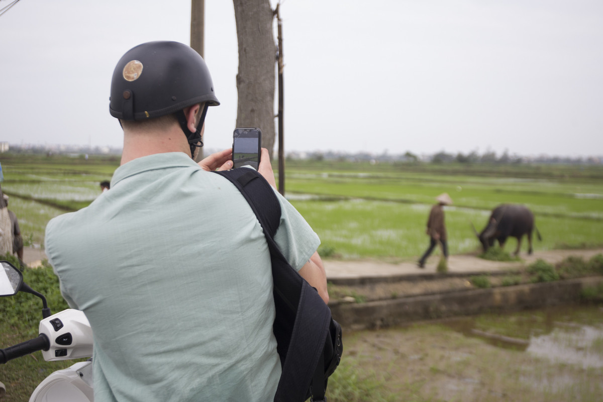 Foreigners delight in Hoi An's Tet experiences