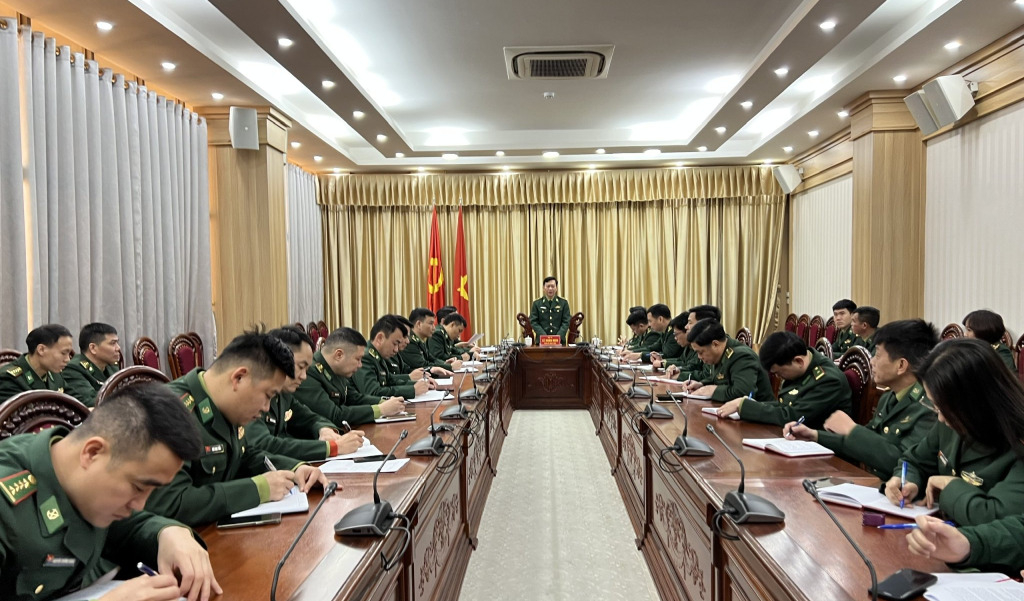 Đại tá Lê Xuân Men, Bí thư Đảng uỷ, Chính uỷ BĐBP tỉnh chủ trì cuộc họp triển khai nhiệm vụ công tác đầu năm 2023.