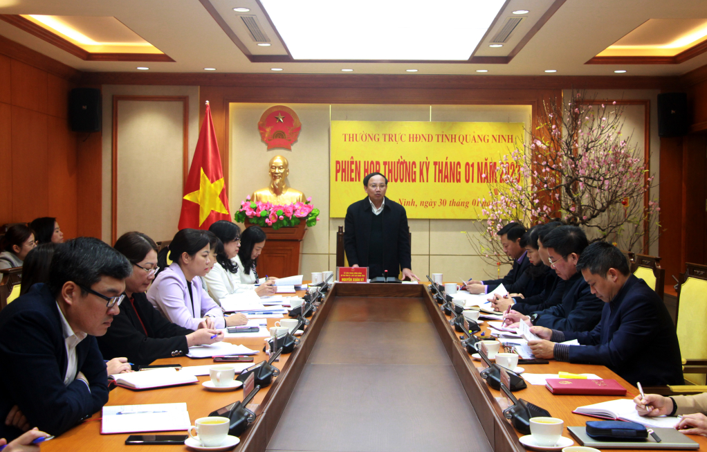Đồng chí Nguyễn Xuân Ký, Ủy viên Trung ương Đảng, Bí thư Tỉnh ủy, Chủ tịch HĐND tỉnh kết luận phiên họp.