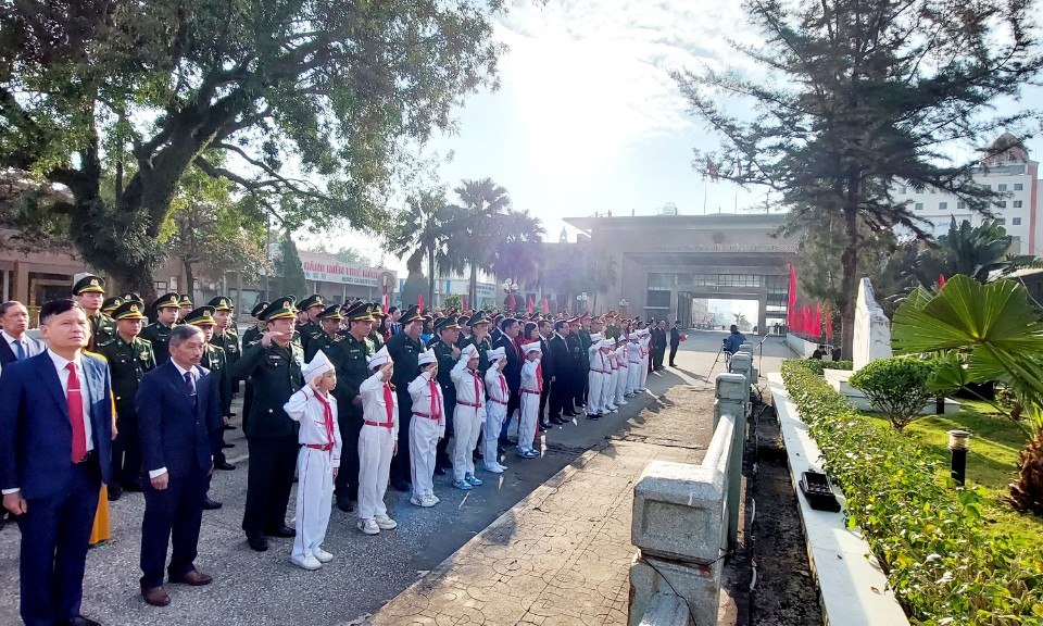 Móng Cái: Trang trọng lễ chào cờ đầu năm mới 2023