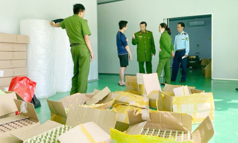 Lên mạng mua hóa chất về “nhào trộn” thành mỹ phẩm đem bán