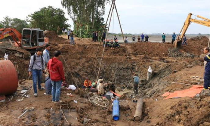 Tiên lượng về sức khỏe bé trai rơi xuống trụ bêtông sâu 35m