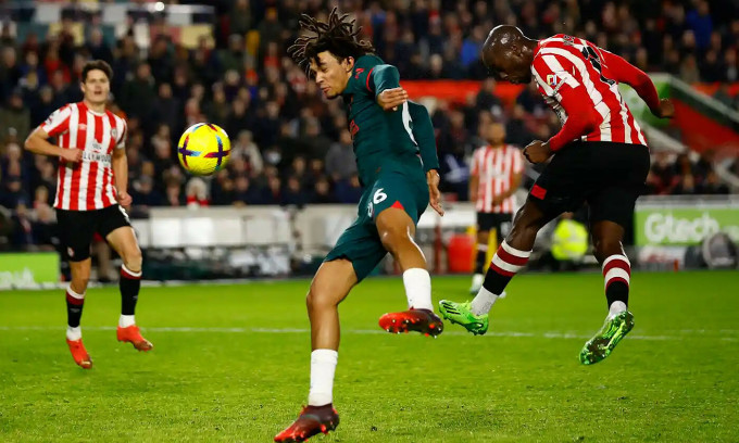 Liverpool thua đậm trên sân Brentford