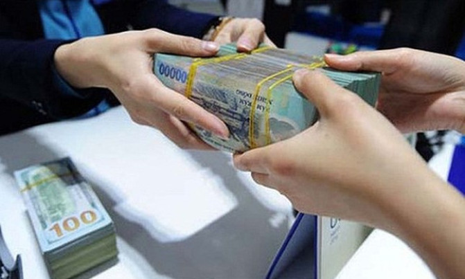 Nhìn lại một năm lãi suất tiết kiệm ‘nhảy múa’ bất thường