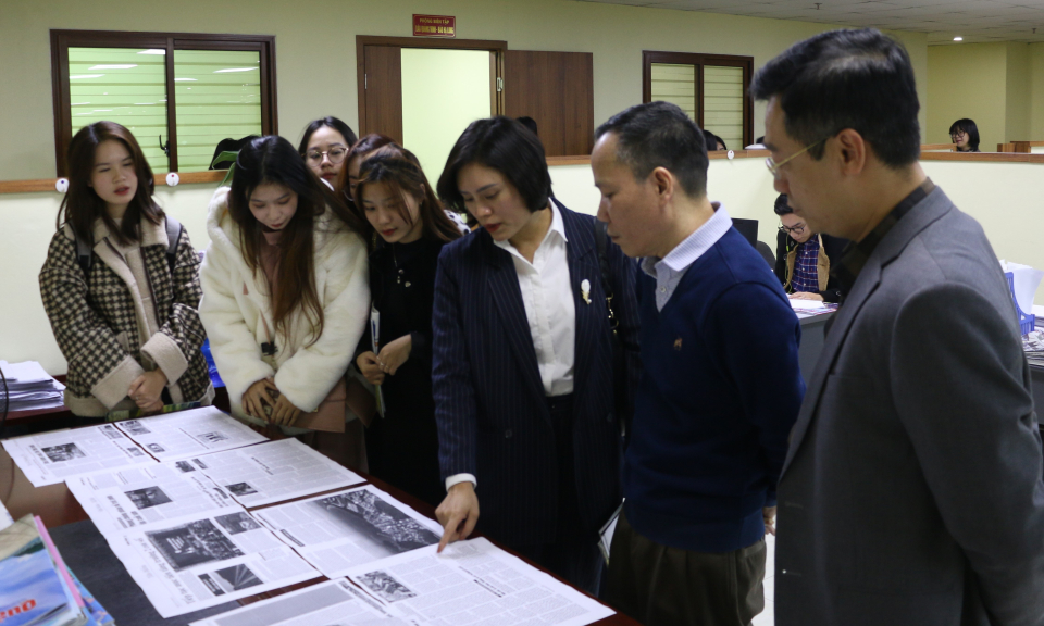 Sinh viên Học viện Báo chí và Tuyên truyền nghiên cứu thực tế tại Trung tâm Truyền thông tỉnh Quảng Ninh