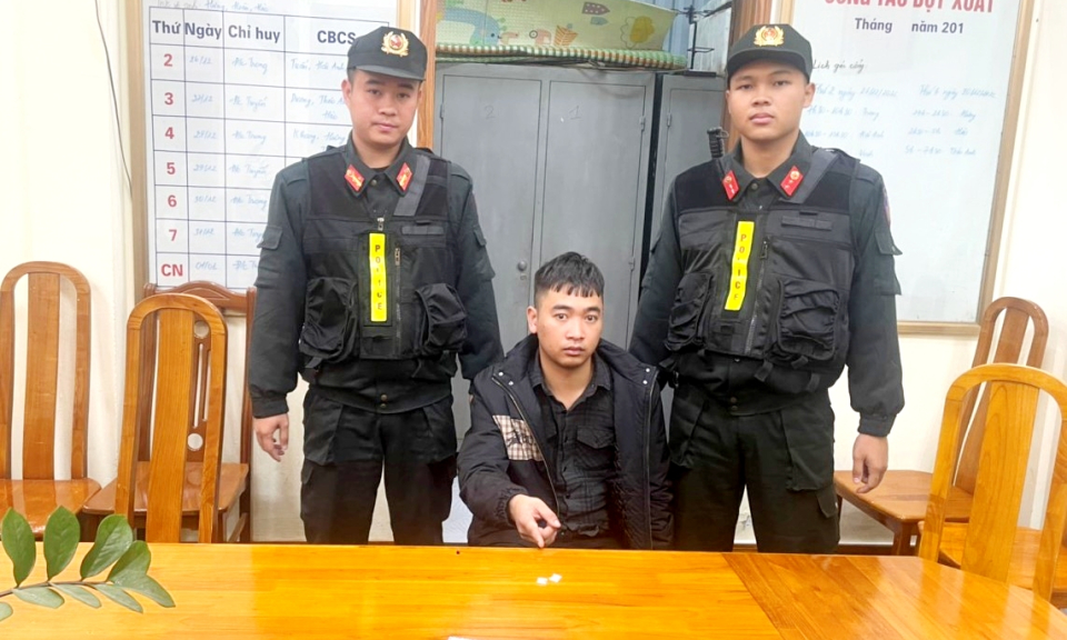 Thanh niên giấu ma túy đá chưa kịp sử dụng thì bị bắt