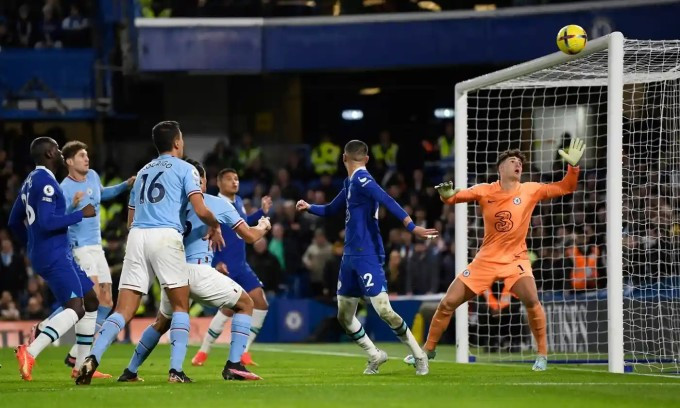 Mahrez giúp Man City hạ Chelsea