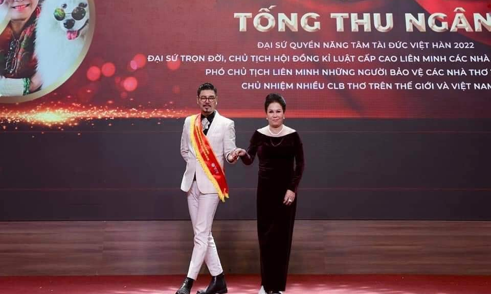 Xử phạt công ty vinh danh “nhà thơ thế giới” 75 triệu đồng