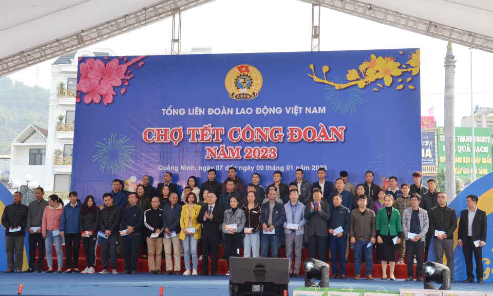 2.000 suất quà và hơn 10.000 phiếu mua hàng giảm giá được tặng tại Chợ Tết Công đoàn 2023 