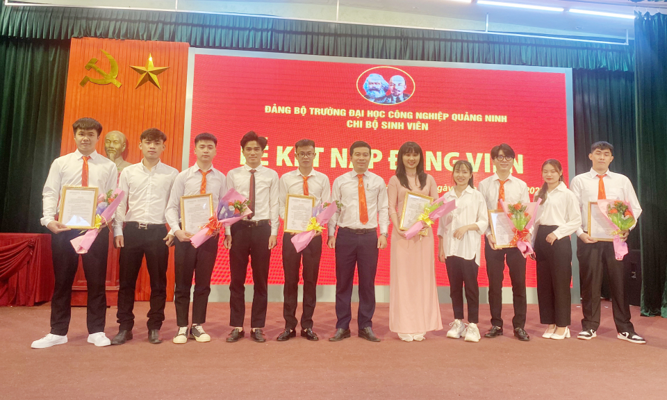 Ươm những “hạt giống đỏ”