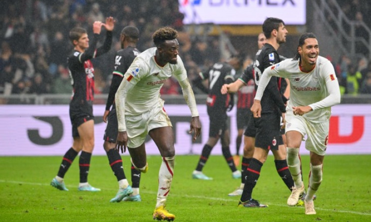 Roma thoát thua Milan ở phút bù thứ 3