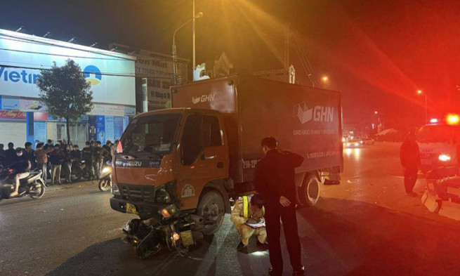 Xe máy chở ba đi ngược chiều gây tai nạn, 3 nam sinh thương vong