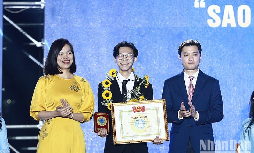 Outstanding Vietnamese students of 2022 honoured