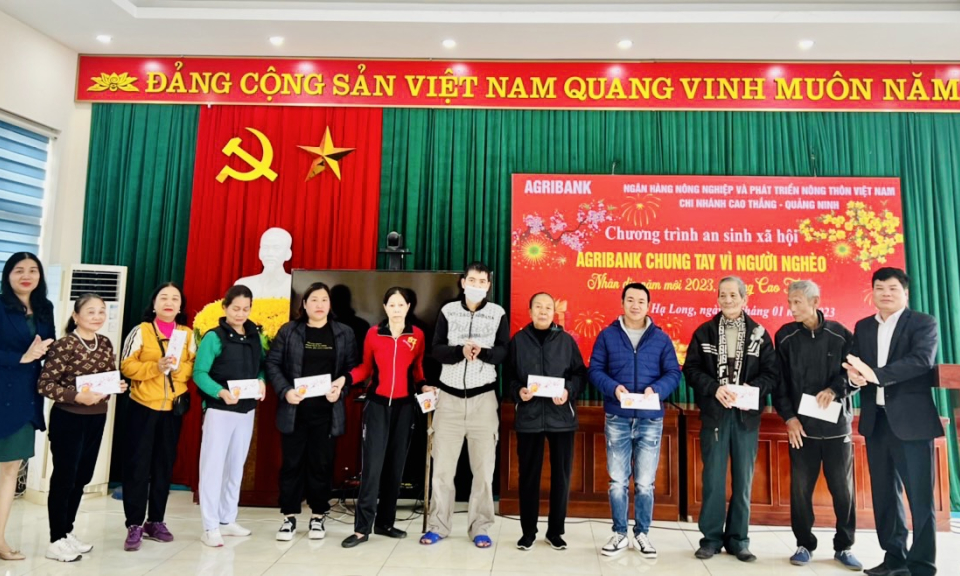Agribank Chi nhánh tỉnh Quảng Ninh: Trao tặng 1.000 suất quà Tết trị giá 500 triệu đồng cho những người có hoàn cảnh khó khăn