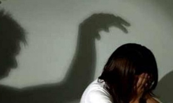 Biết bố mẹ đi vắng, gã trai giở trò đồi bại với bé gái 12 tuổi