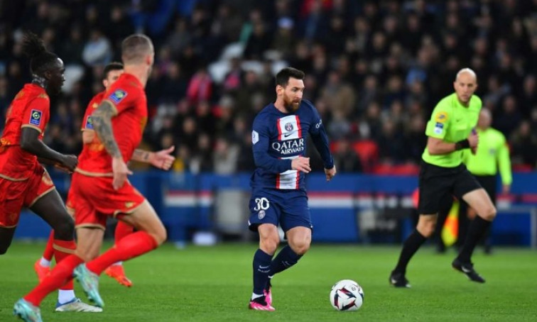 Messi bắt kịp thành tích ghi bàn cấp CLB của Ronaldo