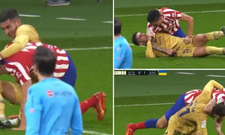 Lao vào ẩu đả, cầu thủ Barca và Atletico bị trừng phạt