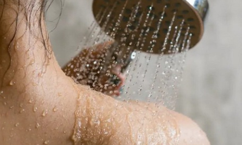 Tắm thế nào cho đúng để ngăn ngừa đột quỵ
