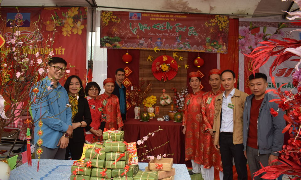Than Núi Béo - Vinacomin thi gói bánh chưng "Lạt mềm kết nối tình thân"