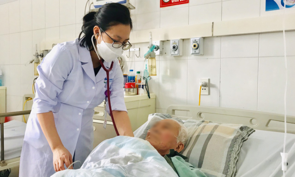 Cứu sống bệnh nhân 81 tuổi tràn mủ màng phổi nguy kịch