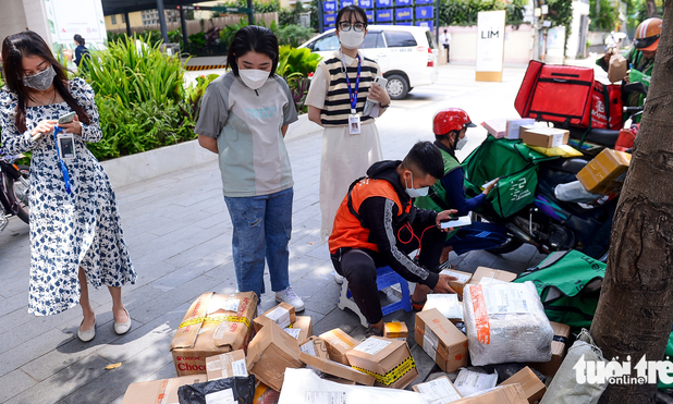 Mua sắm online cuối năm: Coi chừng tiền trao, cháo mất