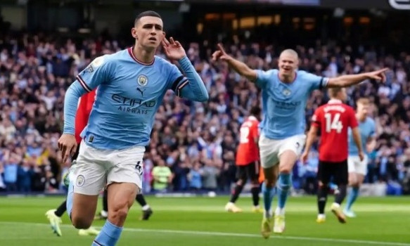 Man United - Man City: 3 bàn; Nợ nần chồng chất