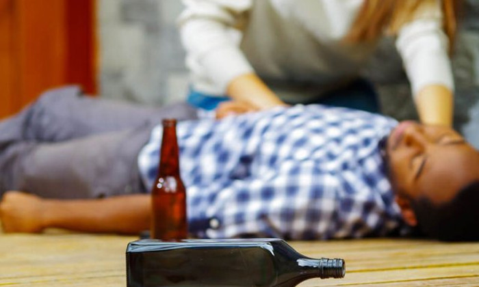 Nhận biết rượu dởm và tránh ngộ độc rượu ngày Tết