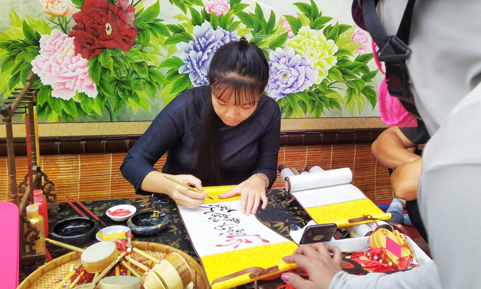 Mùa xuân đánh thức thư pháp Việt