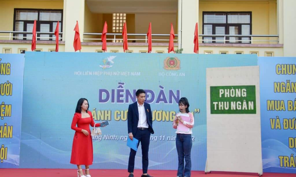 Phụ nữ tham gia phòng chống tệ nạn xã hội
