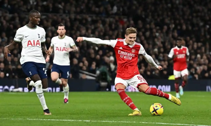 Arsenal hạ Tottenham ở derby Bắc London