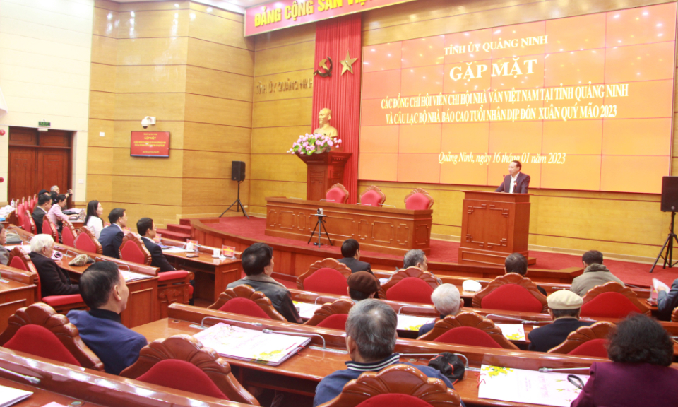 Gặp mặt nhà văn, nhà báo cao tuổi tỉnh