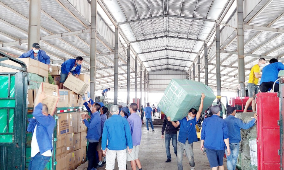 Móng Cái: Hơn 60.900 tấn hàng hóa XNK qua các cửa khẩu, lối mở