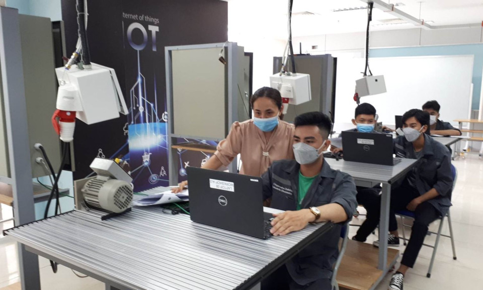 Phát triển thị trường lao động linh hoạt, hiện đại, hiệu quả, bền vững và hội nhập 