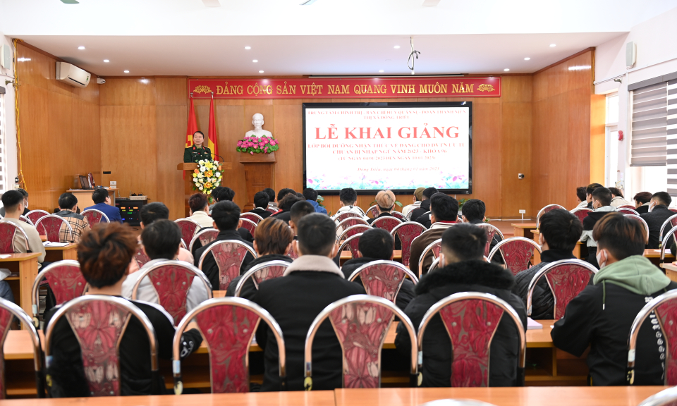 Quảng Ninh: Gần 1.150 thanh niên chuẩn bị nhập ngũ được bồi dưỡng nhận thức về Đảng