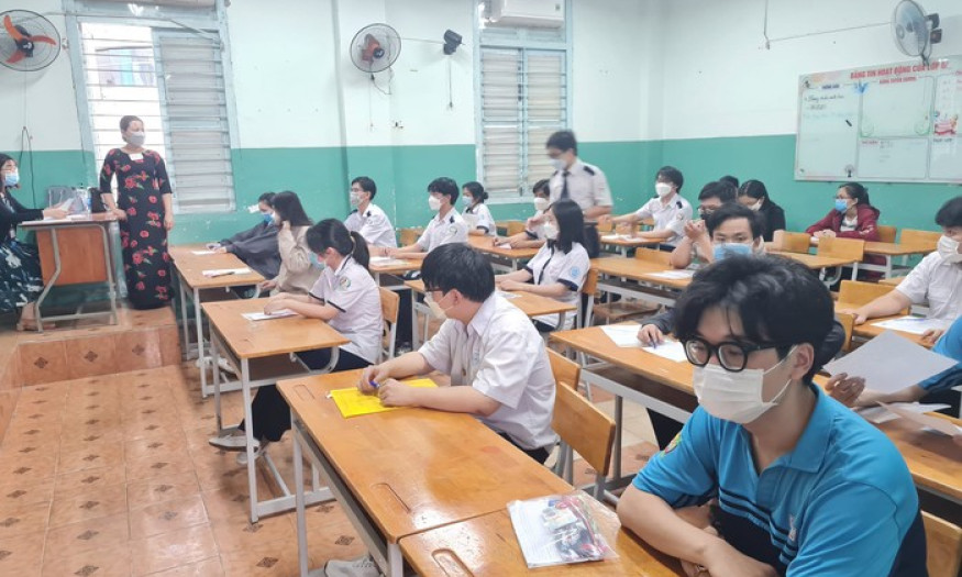 Thiết bị công nghệ ngày càng tối tân nên cấm HS mang ghi âm, ghi hình là đúng 