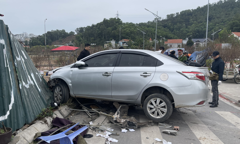 Đã bắt được nghi phạm đâm xe vào nhóm người đang sưởi ấm trên vỉa hè tại Bãi Cháy