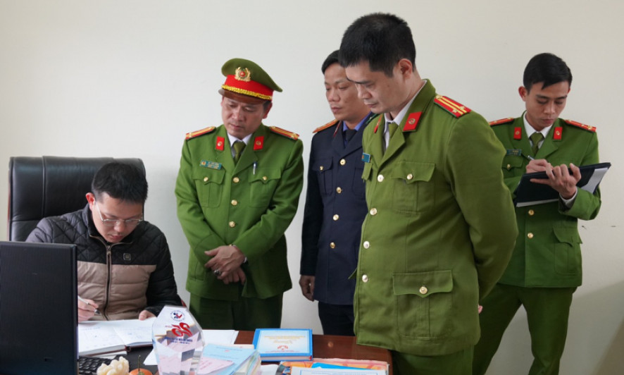 Khởi tố 10 bị can tại Trung tâm Đăng kiểm xe cơ giới tỉnh Hòa Bình