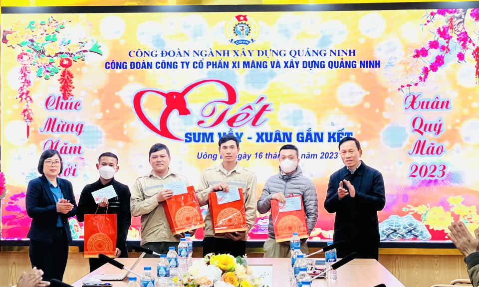 Công đoàn ngành Xây dựng Quảng Ninh: Tặng quà Tết và trao hỗ trợ Mái ấm công đoàn