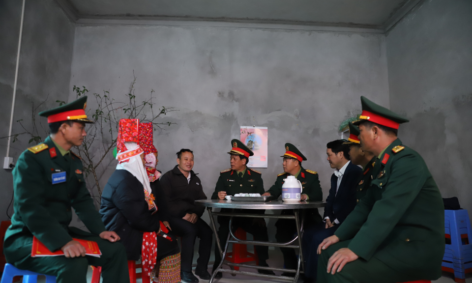 Lâm trường 156, Đoàn Kinh tế Quốc phòng 327 bàn giao nhà tình nghĩa cho hộ nghèo